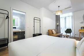 Vallecas Suites by Olala Homes