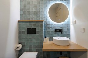 Vallecas Suites by Olala Homes
