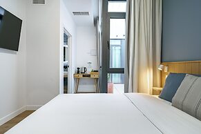Vallecas Suites by Olala Homes