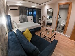 Rexee Hotel