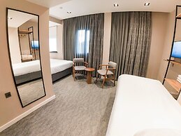 Rexee Hotel
