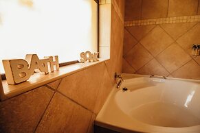 Blue Hills Lodge & Conference Centre