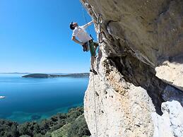 Modern and Spacious apt Tanja With Private Parking