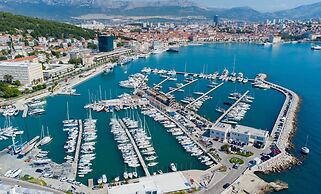 Charming Apartment With Balcony With the sea View