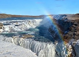 Traditional Cottage with Jacuzzi andLake