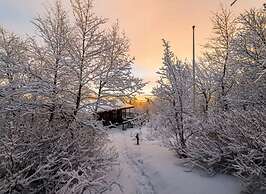 Traditional Cottage with Jacuzzi andLake