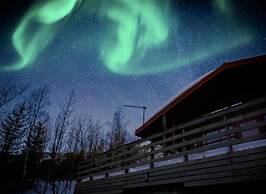 Traditional Cottage with Jacuzzi andLake
