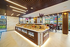 Monalisa Luxury Hotel