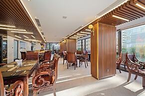 Monalisa Luxury Hotel