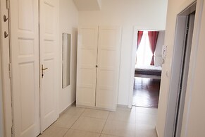 Spacious 2 Bedroom Apartment With Nice Terrace