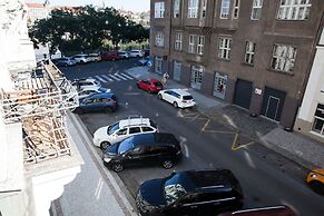 Spacious 2 Bedroom Apartment With Nice Terrace