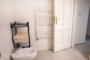 Spacious 2 Bedroom Apartment With Nice Terrace