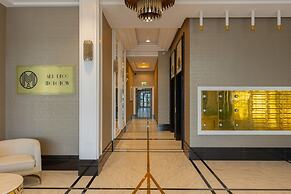 Art Deco Apartment by Renters Prestige