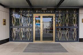 Art Deco Apartment by Renters Prestige