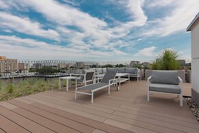 Art Deco Apartment by Renters Prestige