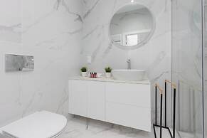 Art Deco Apartment by Renters Prestige