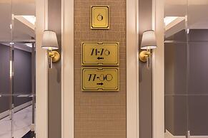 Art Deco Apartment by Renters Prestige