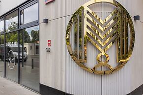 Art Deco Apartment by Renters Prestige