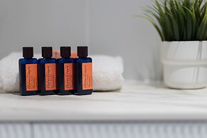 Art Deco Apartment by Renters Prestige