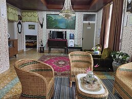 EXPRESS O 92070 Mando Homestay Syariah Near KANTOR LURAH Bukik Apik Pu