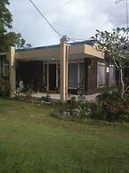 EXPRESS O 92070 Mando Homestay Syariah Near KANTOR LURAH Bukik Apik Pu