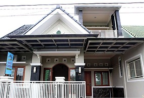 EXPRESS O 92106 Nayus Homestay Syariah