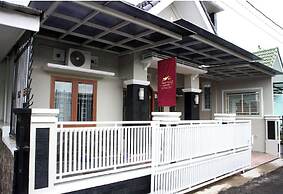 EXPRESS O 92106 Nayus Homestay Syariah