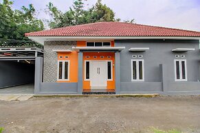 Super OYO 92118 Alif House Syariah 2
