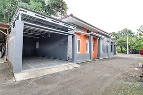 Super OYO 92118 Alif House Syariah 2