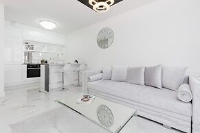 Elegant Apartment Warsaw by Renters