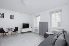Cozy Studio Chorzow by Renters