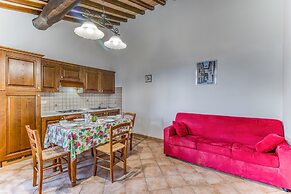 Uva Family Apt Shared Pool,volterra