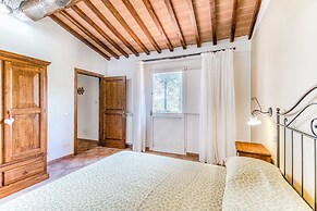 Uva Family Apt Shared Pool,volterra