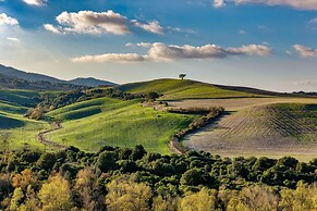 Uva Family Apt Shared Pool,volterra