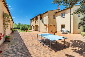 Ribes Family Apt Shared Pool,volterra