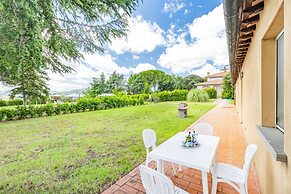 Ribes Family Apt Shared Pool,volterra