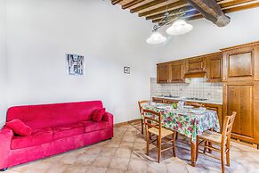 Ribes Family Apt Shared Pool,volterra