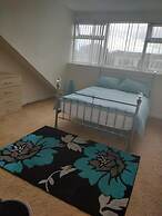 Paradise Apartment- Female Only