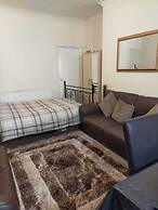 Paradise Apartment- Female Only