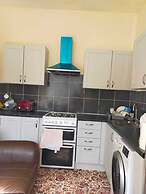 Paradise Apartment- Female Only
