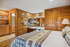 Golf View 2 Bedroom Cabin by RedAwning