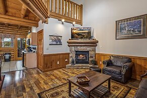 Golf View 2 Bedroom Cabin by RedAwning