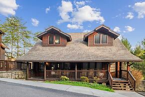 Golf View 2 Bedroom Cabin by RedAwning