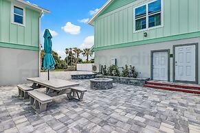 391 A&b 4 Bedroom Townhouse by RedAwning