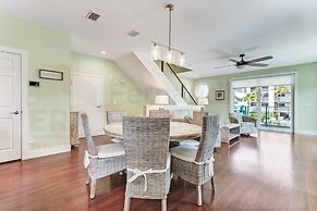 391 A&b 4 Bedroom Townhouse by RedAwning