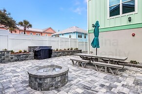 391 A&b 4 Bedroom Townhouse by RedAwning