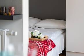 Niedziałkowskiego by Renters Prestige