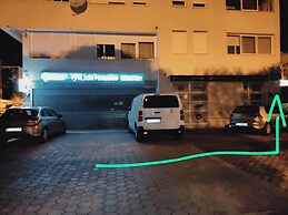 Immaculate Apartment in Center City With Parking