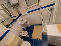 Immaculate Apartment in Center City With Parking