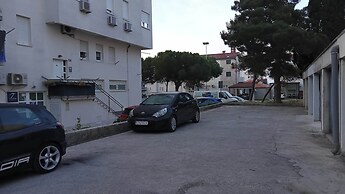 Immaculate Apartment in Center City With Parking